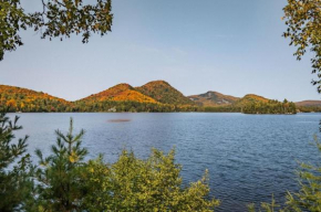 Condo overlooking Lac Superieur & mountain views